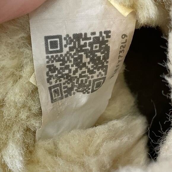 UGG Australia Short Boots Sz 6 Sheepskin Fold Over Boot Tan Cream Winter - Picture 6 of 7